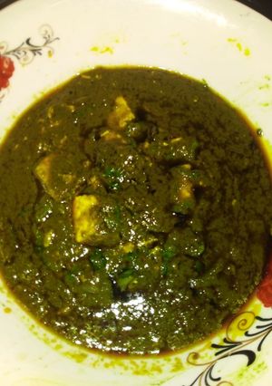 A picture of Palak paneer.