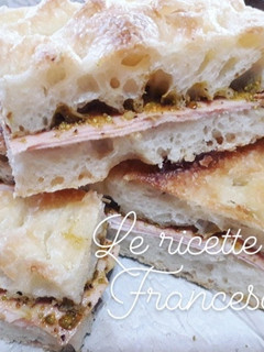 Foto di Focaccia farcita - Mortadella e pesto di pistacchi