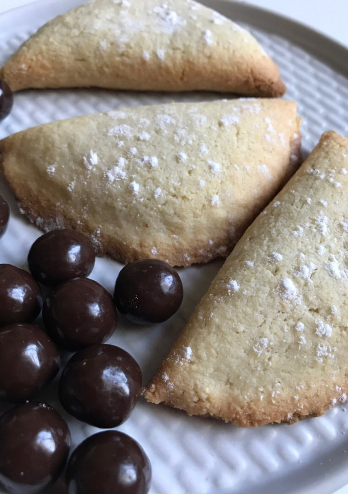 Una foto de Pastelitos de almendra/ Pastissets de'ametlla🌟