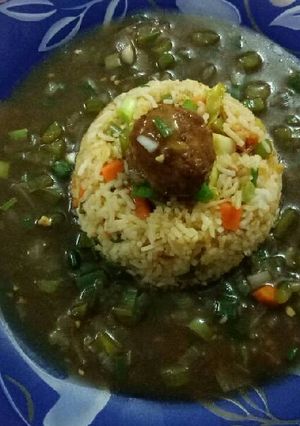 A picture of Gravy manchurian with fried rice.