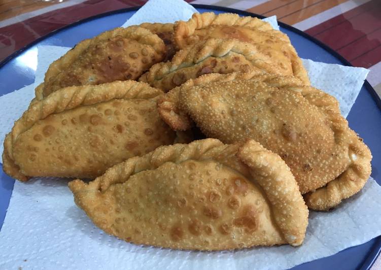 Empanadas De Carne Cortada A Cuchillo Fritas Y Al Horno Receta