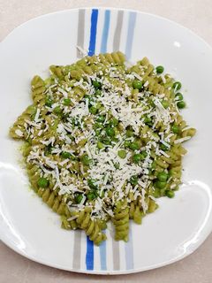 Foto di Pasta con crema di piselli, ricotta salata e menta