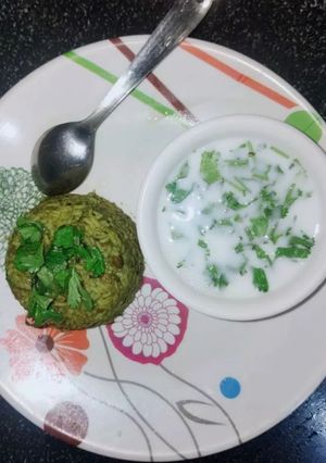 પાલક ખીચડી (Palak Khichdi Recipe In Gujarati) રેસીપી મુખ્ય ફોટો