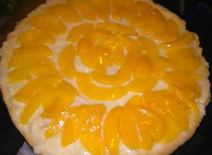 Una foto de Tarta de durazno y crema pastelera súper fácil!!