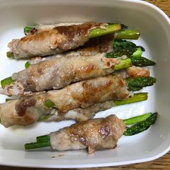 A picture of Asparagus roll up.