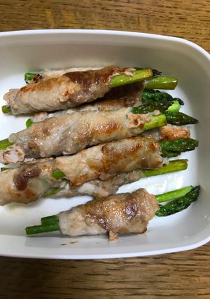 A picture of Asparagus roll up.