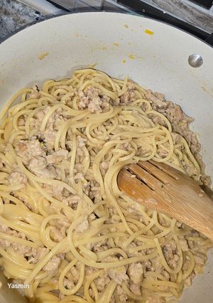 Una foto de Espagueti cremoso con pollo molido 🐔