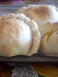 Una foto de Empanadas criollas!Dulces y saladas.(Con carne cortada a cuchillo