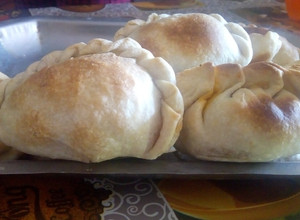 Una foto de Empanadas criollas!Dulces y saladas.(Con carne cortada a cuchillo