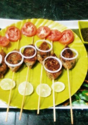 A picture of Palak seekh kabab on tawa.