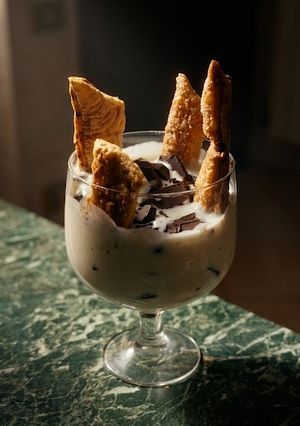 Foto di Crema diplomatica al limone con sfoglia e cioccolato