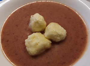 Tejszínes szilvaleves túrógombóccal recept fotója