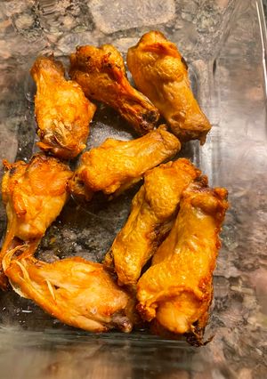 A picture of Air-fried chicken wings -- for the food sensitive.