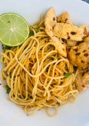 Una foto de Pasta Scarlett “Olio e aglio”