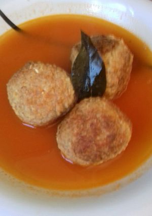 Una foto de Albóndigas de pollo y tocino