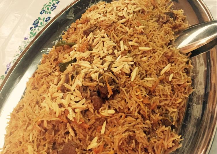 ارز بخاري مع لحمة رقاب