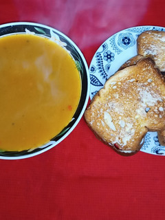 A picture of Vegetable Soup and Toasted Bread.
