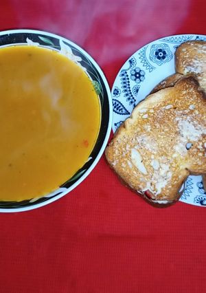 A picture of Vegetable Soup and Toasted Bread.