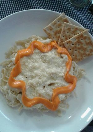 Una foto de Macarrones con salsa blanca