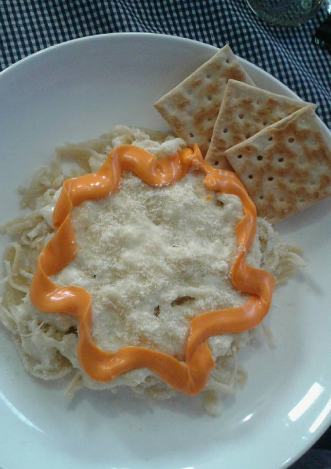 Una foto de Macarrones con salsa blanca