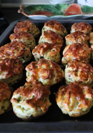 Medvehagymás sajtos pogácsa recept fotója