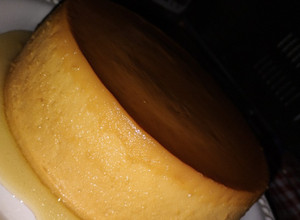 Una foto de Un rico flan con queso crema 😋 Realmente exquisito 👌🏻