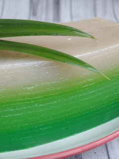 Foto resep Kue Lapis Tepung Beras Ombre Hijau + tips