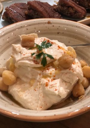 A picture of Hummus with Tahini.