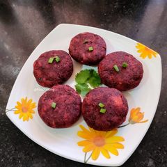 A picture of Beetroot cutlets.