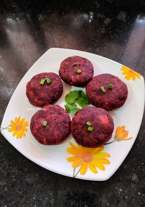 A picture of Beetroot cutlets.