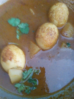 A picture of Egg curry.