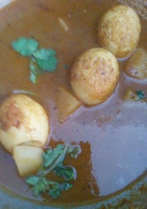 A picture of Egg curry.