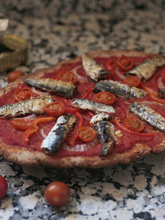 Una foto de Coca integral de tomate y sardinas 🍅🐟 Apta para diabéticos