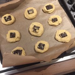 A picture of Vegan dark chocolate cookies.