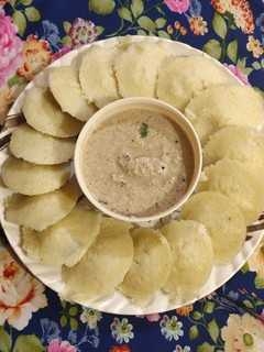 सूजी इडली (Suji idli recipe in Hindi) रेसिपी मुख्य फोटो