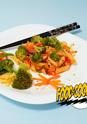 Una foto de Penne con Verduras al Curry