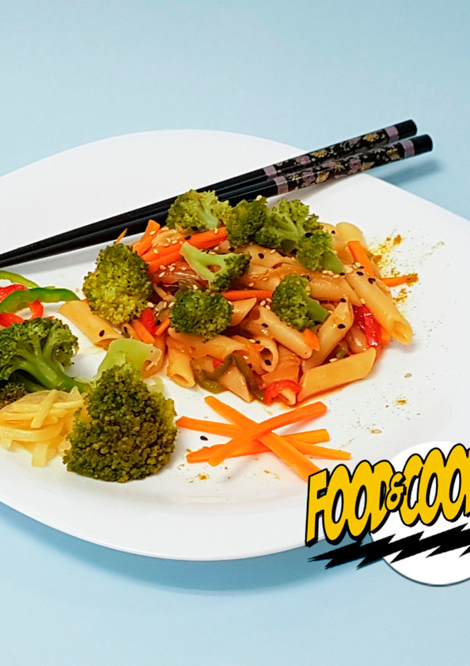 Una foto de Penne con Verduras al Curry