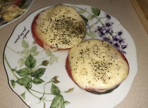 Una foto de Berenjenas y zucchini al horno con queso y tomate