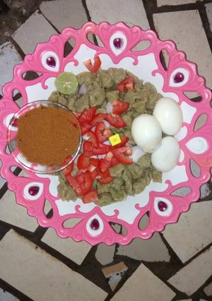 A picture of Dan wake with vegetables and egg.