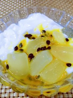 Hình của món Sữa chua dằm hạt đác rim chanh dây.