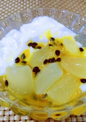 Hình của món Sữa chua dằm hạt đác rim chanh dây.