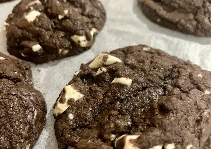 Soft & Chewy Chocolate Cookies