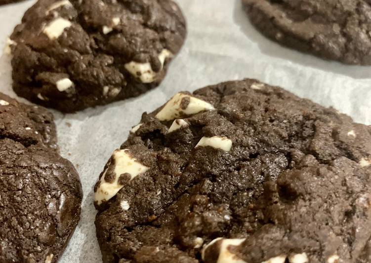 Soft &amp; Chewy Chocolate Cookies
