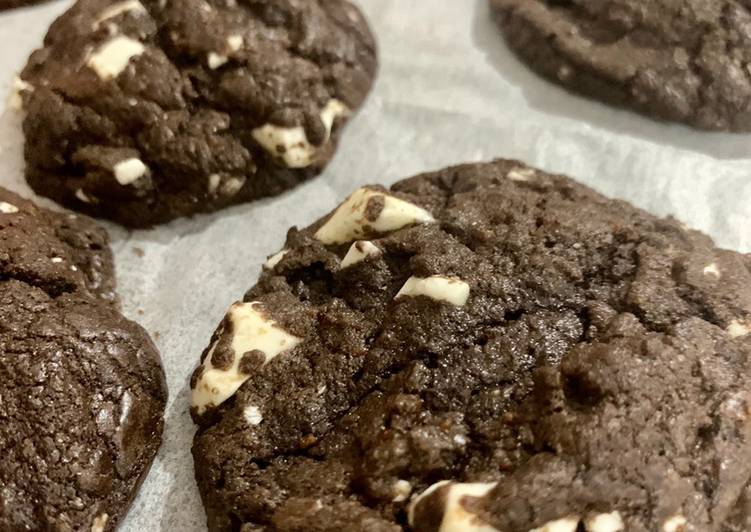 Steps to Make Any Night Of The Week Soft &amp; Chewy Chocolate Cookies