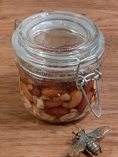 A picture of ★Roasted nuts soaked in honey★.