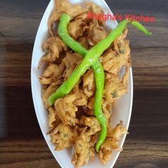 A picture of Onion pakoda.