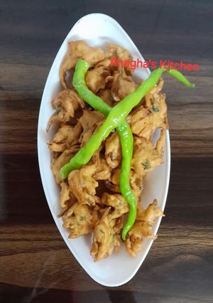 A picture of Onion pakoda.