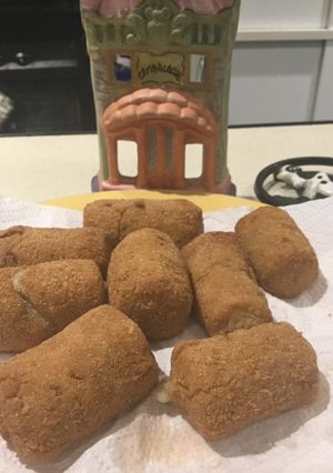 Una foto de Croquetas de Cerdo Y Jamón Serrano