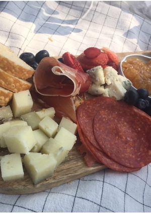 Una foto de Tabla de quesos para picnic