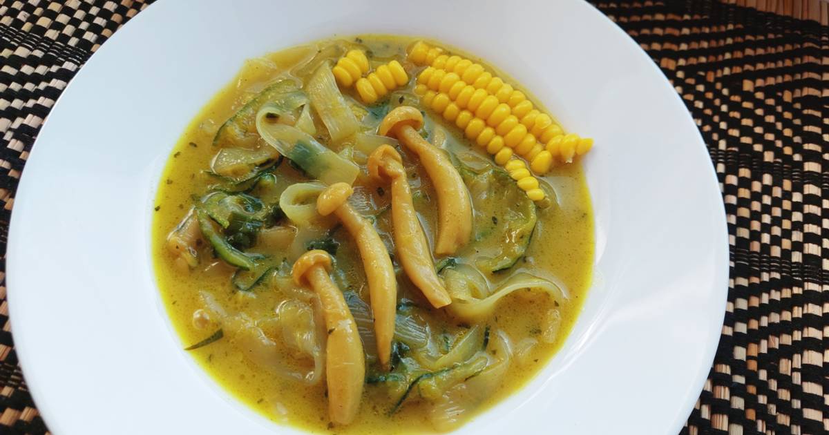 Shimeji gombás cukkinis curry leves Shirataki tésztával Martina Vegán Ételei receptje